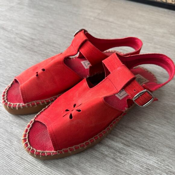 André Assous Made in France Red Suede Espadrille Sandals Women’s Size 39 / US 8 - Picture 2 of 7